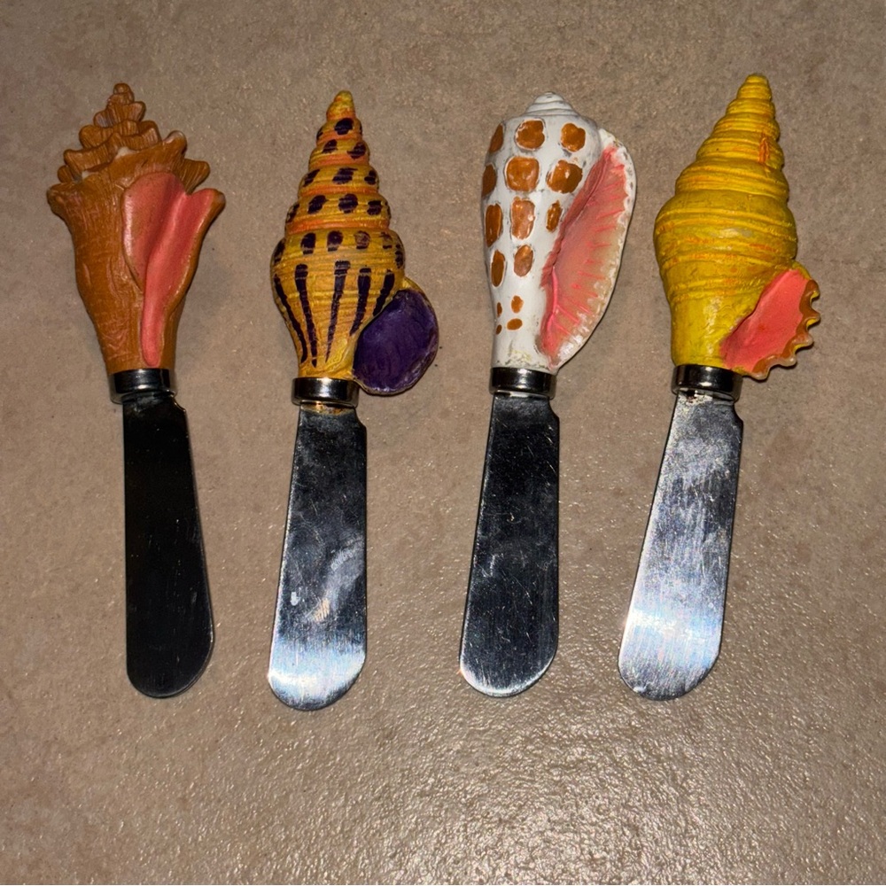 Set of 4 Concepts 4 Coastal Seashell Resin Handle Butter Cheese Spreaders